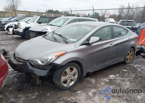 2013 Hyundai Elantra Gls z USA, uszkodzony, nr VIN KMHDH4AE4DU935933